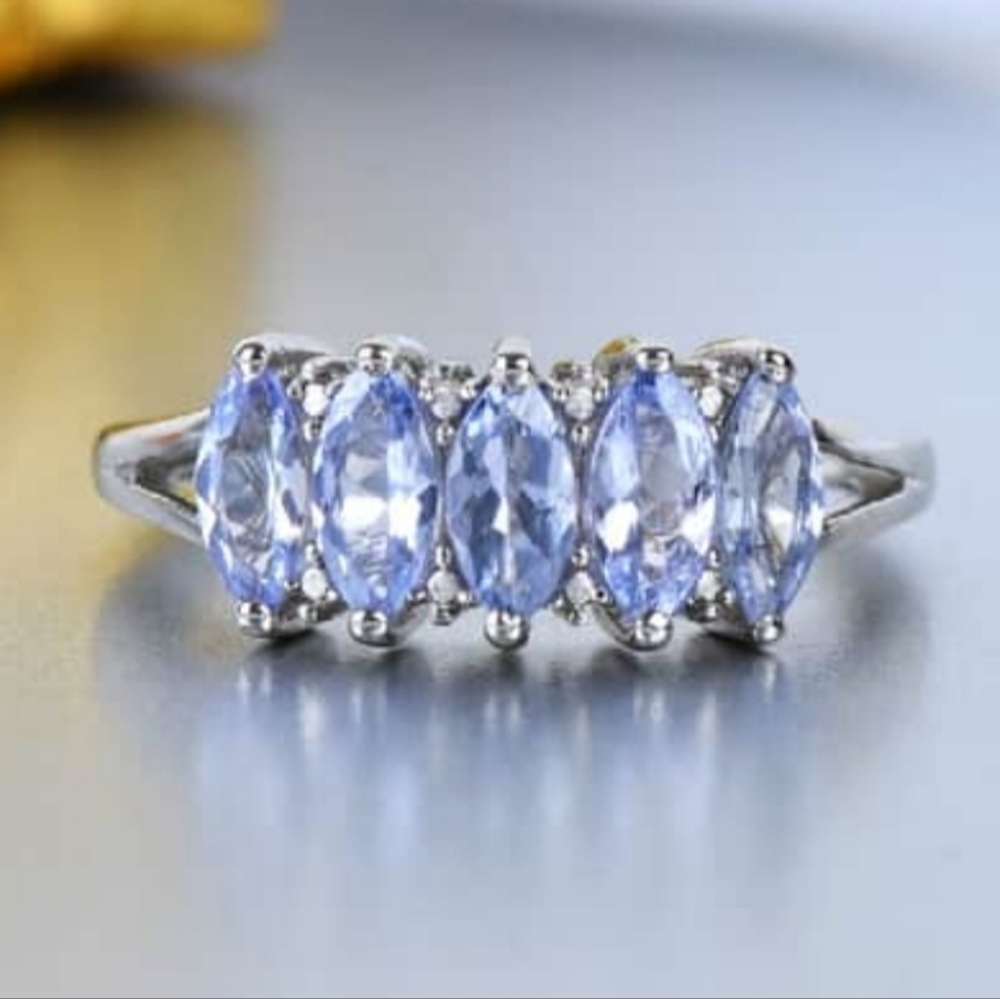Beautiful Genuine Tanzanite Ring in Platinum over Sterling Silver Sz 5! ✨️ - Picture 4 of 4